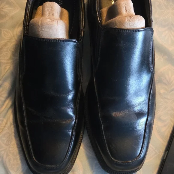 Van Heusen | Shoes | Van Heusen Black Leather Loafers  display picture 3